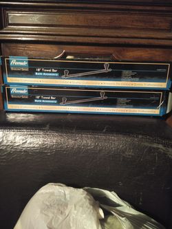 (2) 18in towel bars