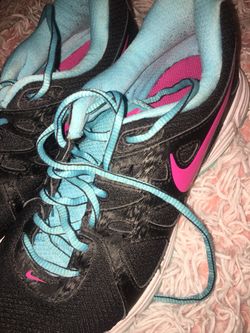 Women Nike running shoes 👟size 9