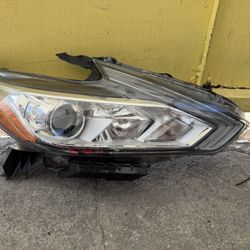 2016-2018 NISSAN ALTIMA RH HEADLIGHT 