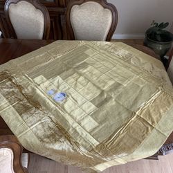 Variety Of Beautiful Tablecloths & Centerpieces 