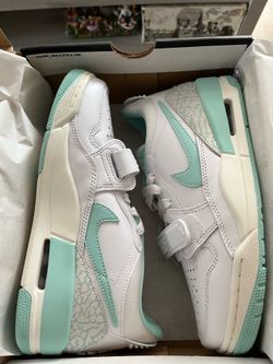 WOMENS JORDANS LEGACY 312