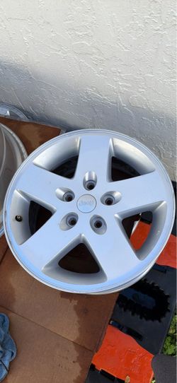 5 Jeep OEM Alloy Wheel Rim 17x 7.5