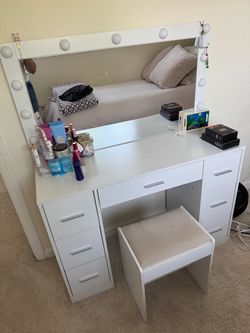 Girl’s white Vanity