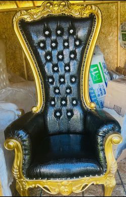 Black and Gold Throne Chair (For Sale)