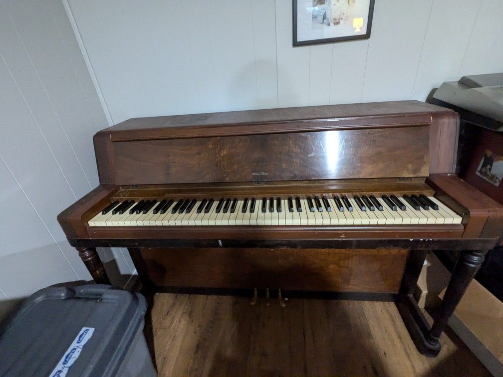 Free Piano (Not Tuned)