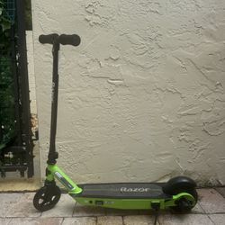 RAZR ELECTRIC SCOOTER