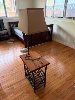 Lampara de noche con Su mesa