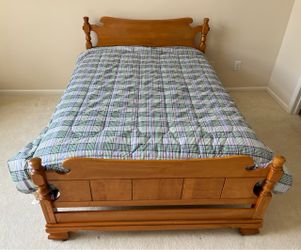 Vintage VIRGINIA HOUSE Solid Wood Full Size Bed Frame & Dresser