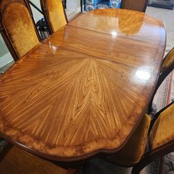 Dinning Set Antigue Perfect Condition 