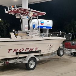 TROPHY 19 FEET. 125HP MERCURY OUTBOARD 