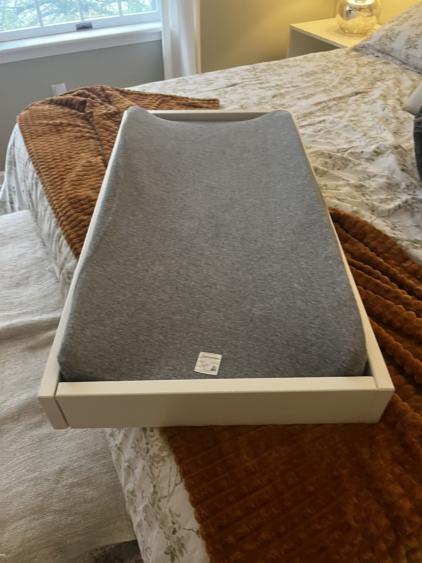 Free Changing Table