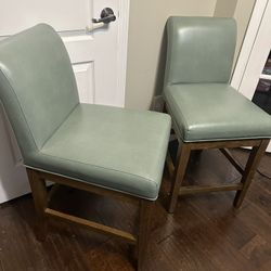 Very Nice Matching Swivel Counter Stools Set