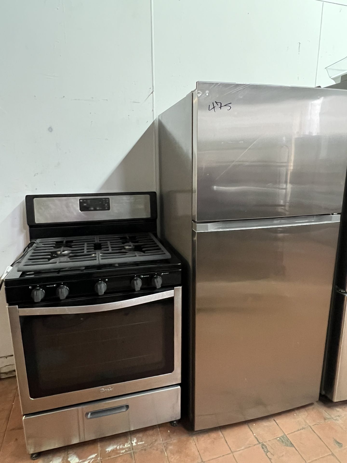  30 inch stainless steel refrigerator and gan range/estufa de gas y nevera 