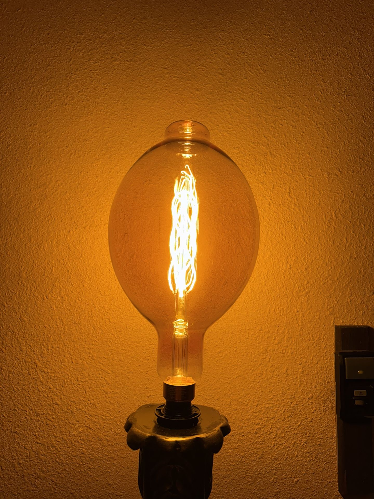 Vintage LED Amber Bulb – Extra Large – GE, Warm Candlelight, New