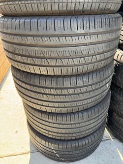 275/40r22 Pirelli tires en Excelentes Conditiones de Vida las 4