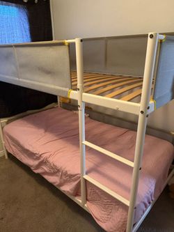 Bunk bed no mattress