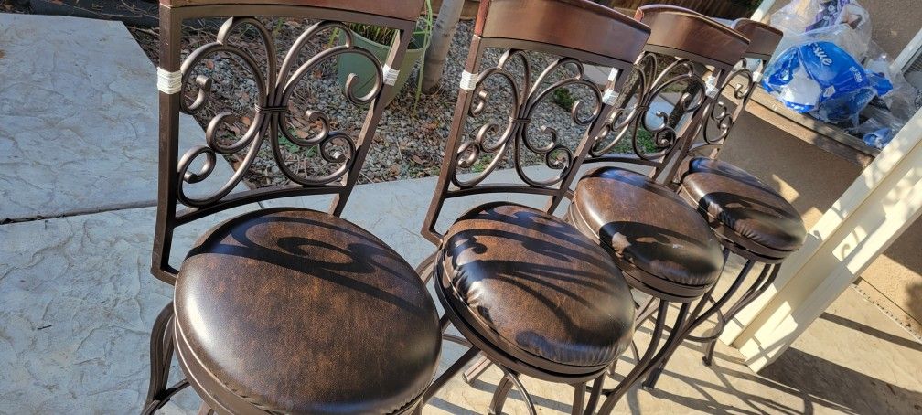 AHB home furniture collection bar stools