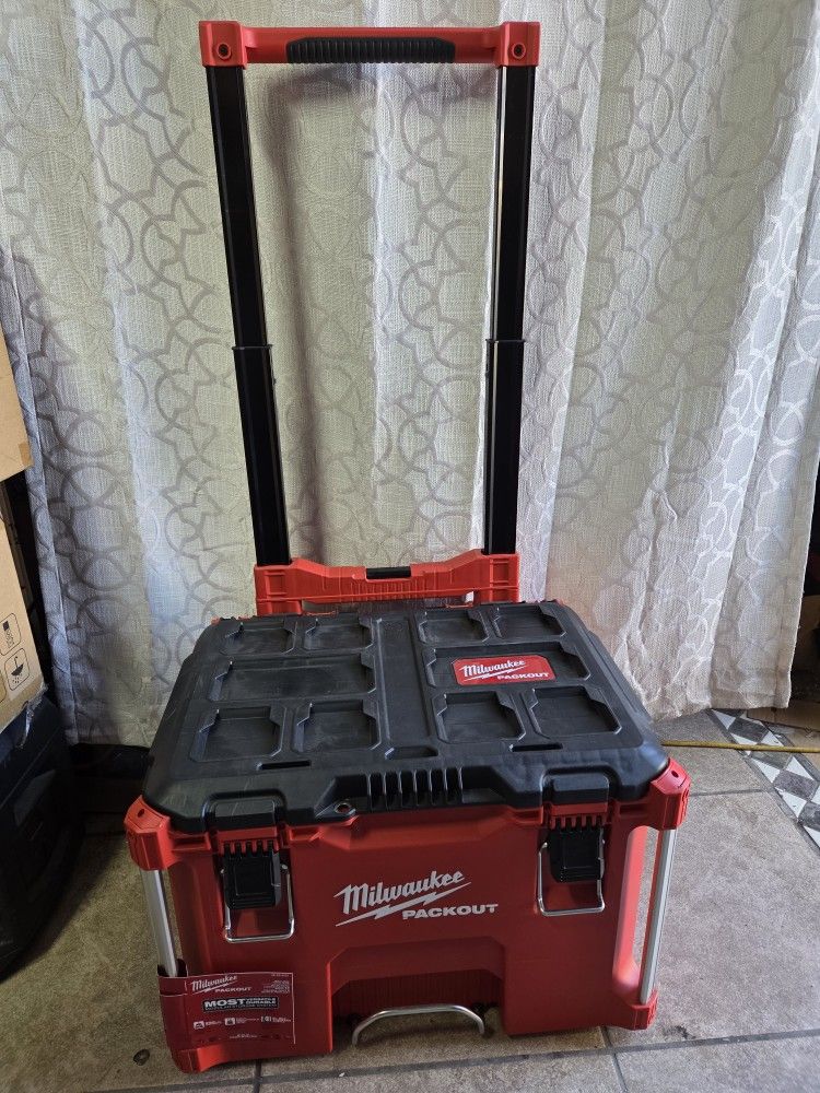 Milwaukee Packout Rollling Module Tool Box New (Price Is Firm)