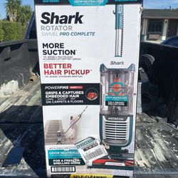 Shark Rotator Swivel Pro Bagless Corded Upright Vacuum with PowerFins HairPro and Odor Neutralizer