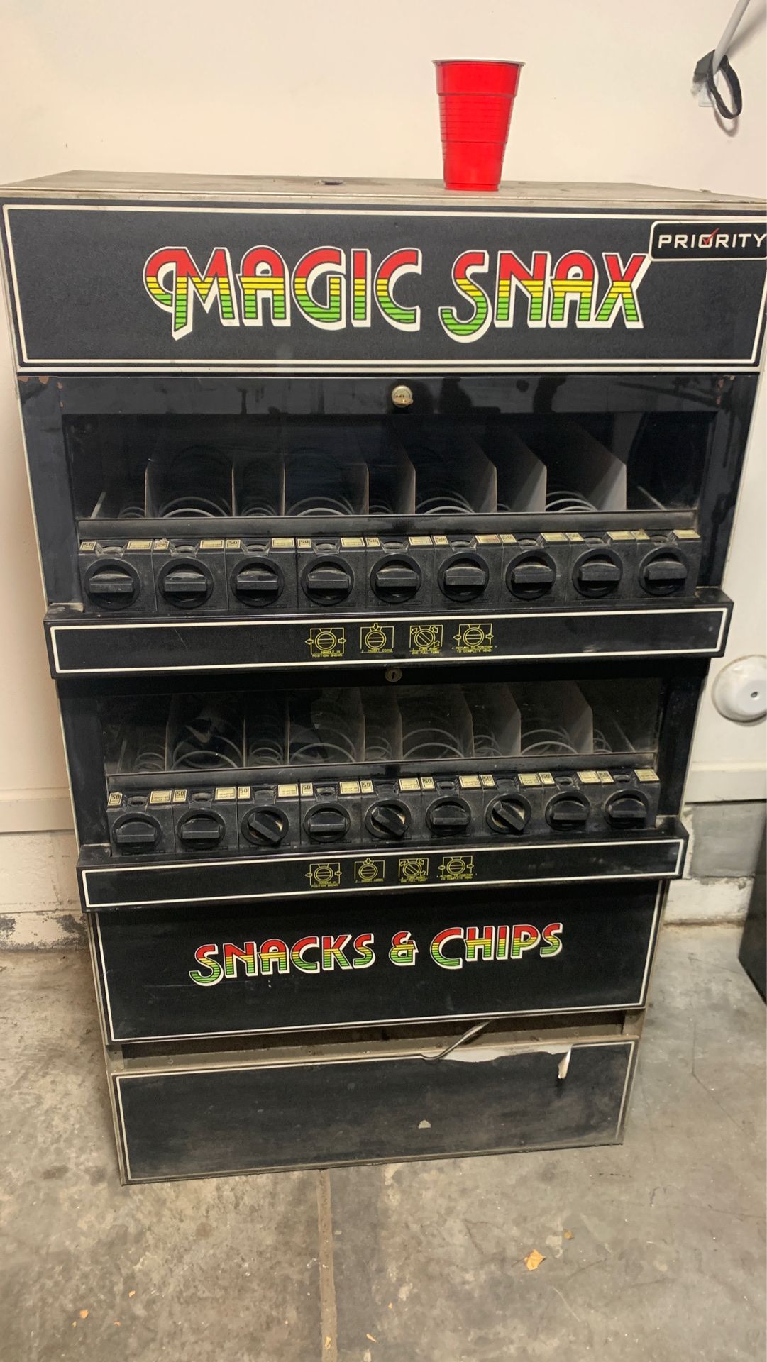 Snack & Coin only vending machine