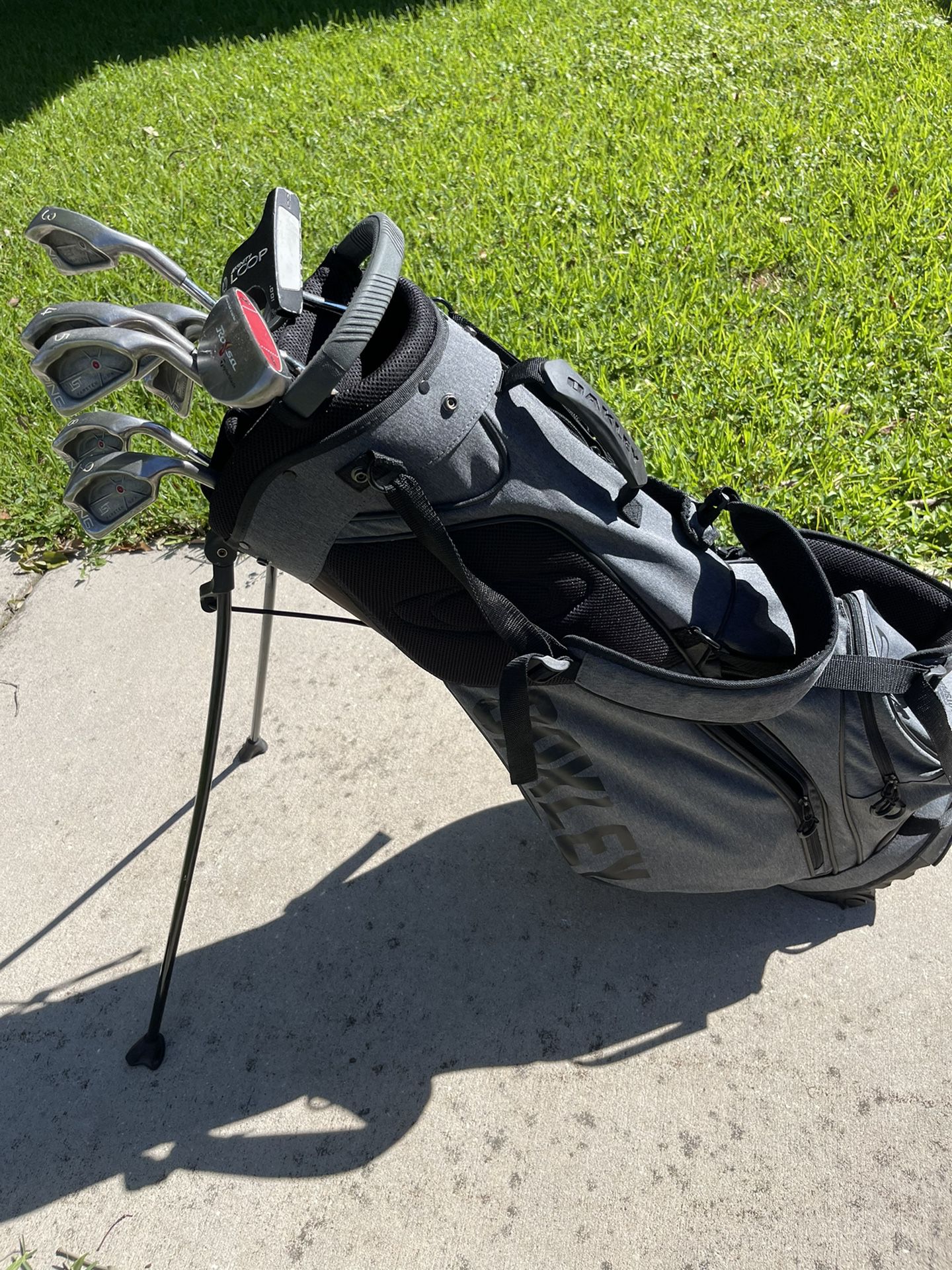 Oakley Golf Men's Stand Caddy Bag With Clubs 