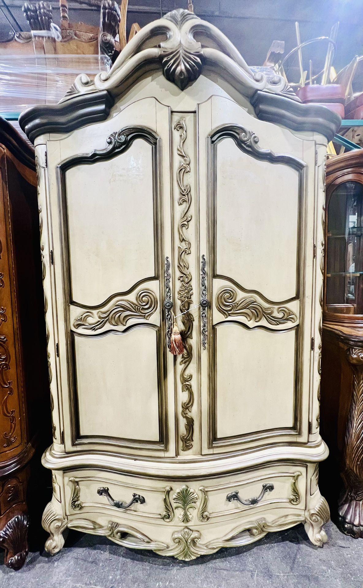 AICO By Michael Amini TRESOR VANILLA ARMOIRE