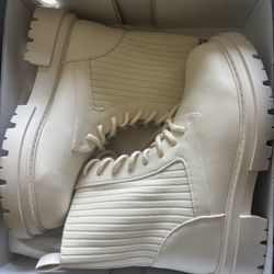 CREAM COMBAT BOOTS
