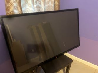 Samsung Tv 55 inch come with remote  $150 pick up only ! Price Negotiable