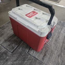Milwaukee Pack-out Ice Chest