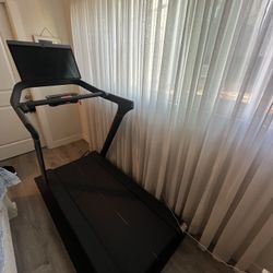 Peloton Treadmill - Excellent Condition! 