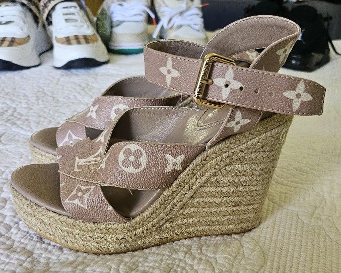 Louis Vuitton Wedges Size 7