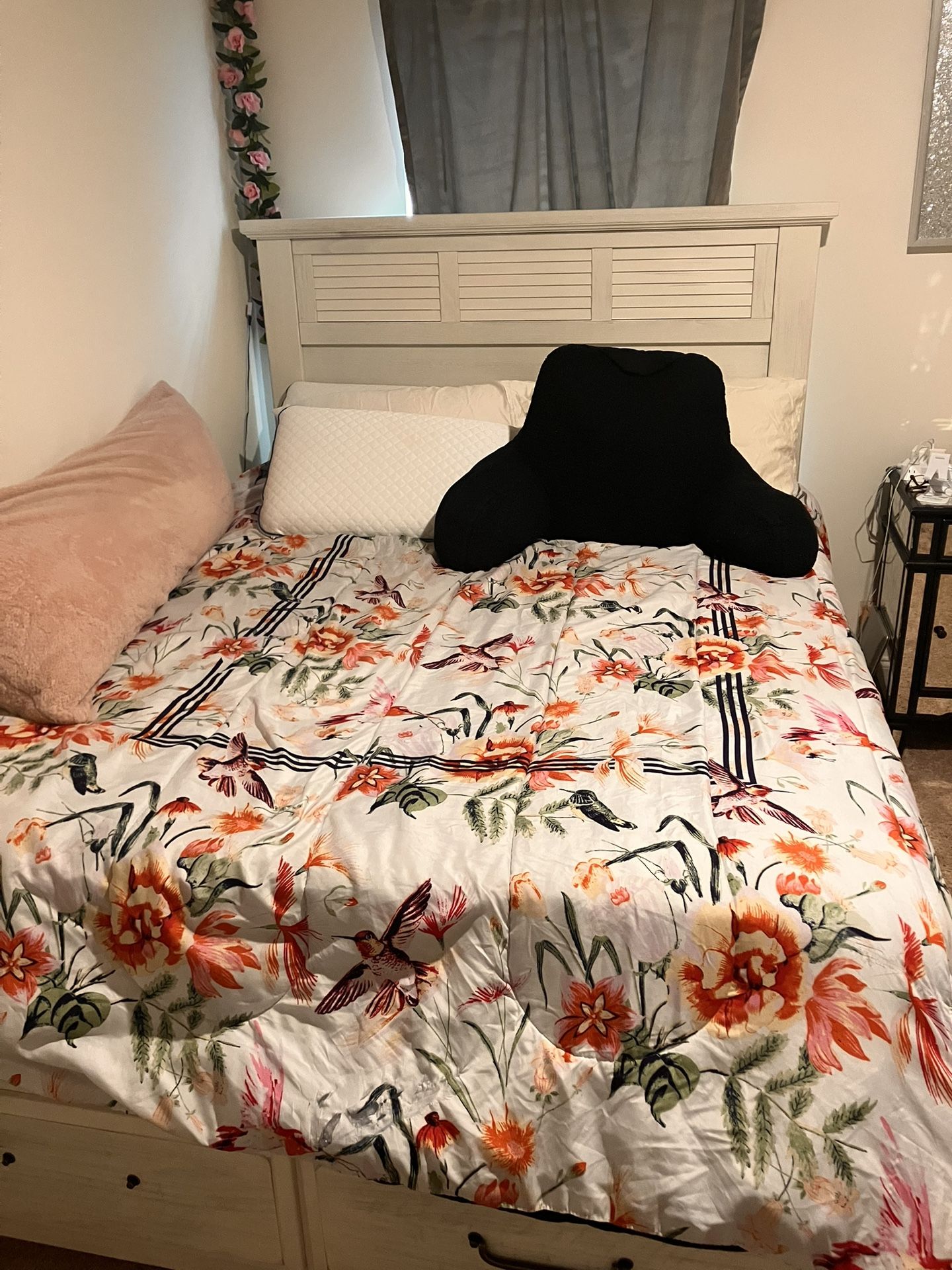 Queen bed And Dresser