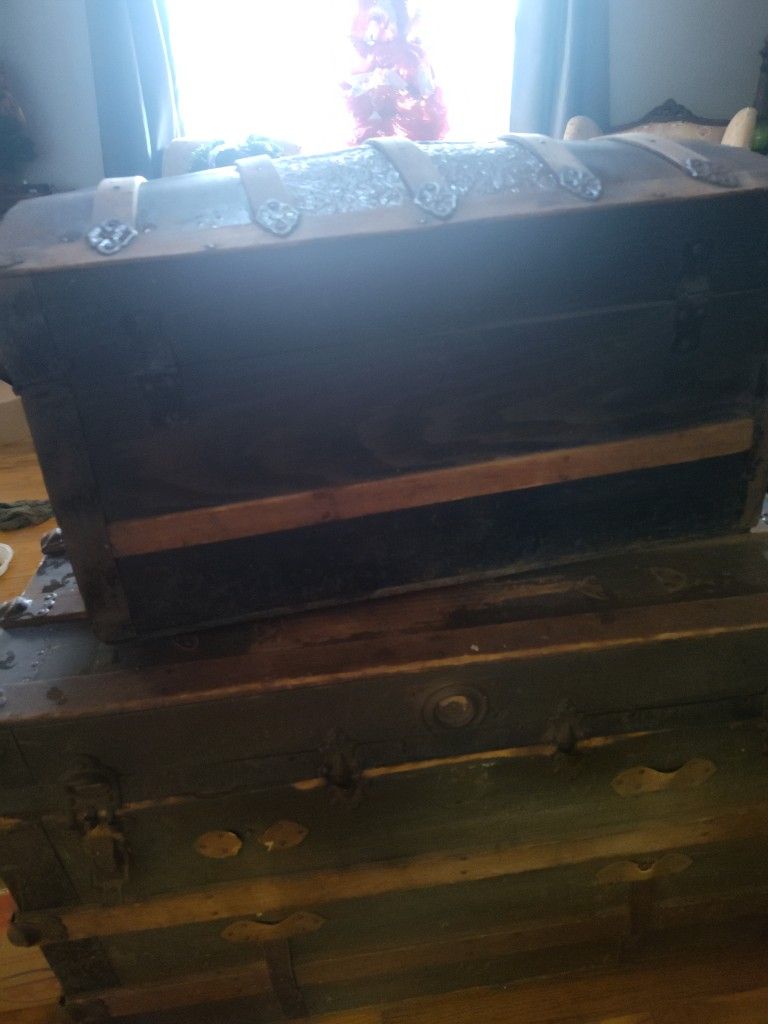 Vintage Victorian Chest 1900s