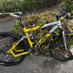 Giant, Full Suspension Mountain Bike