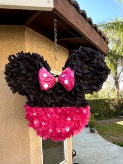 Minnie Mouse Logo Piñata