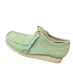 CLARKS WALLABEE WOMEN SIZE 10.5 COLOR GREEN EMBROIDERY