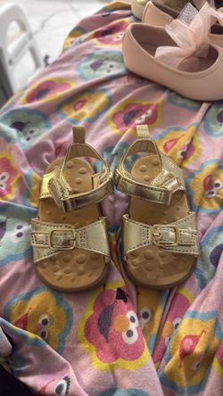Gold baby girl sandals