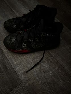 Kyrie 7 Black And Red Worn 2 Times Size 5.5 M