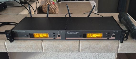 Sennheiser wireless EW100 G3 dual rackmount recievers with instrument transmitter and microphone
