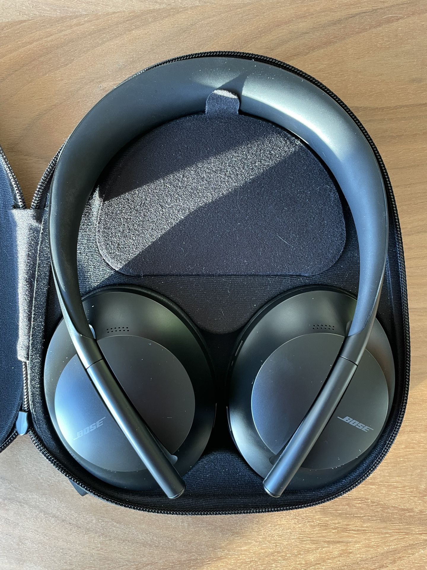 Bose Noise Cancelling Headphones 700 in Black