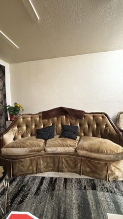 FREE COUCHES