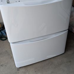 Electrolux laundry pedestal