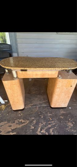 Nail tech table