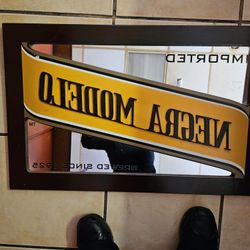 Modelo, Corona Hanging Mirrors