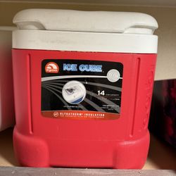Igloo 12 Quart Cooler (14 Cans)
