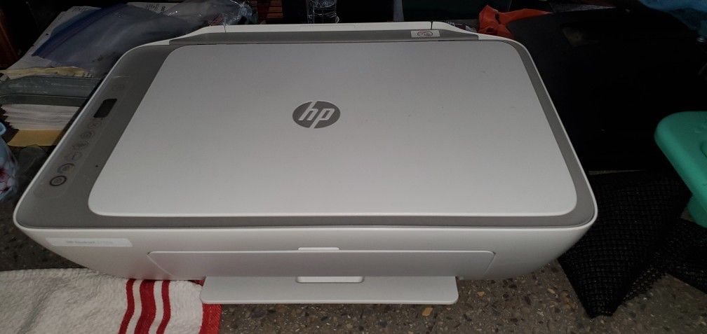 HP PRINTER- STILL IN WORKING CONDITION 
