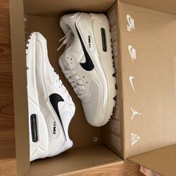 Nike Airmaxs 7.5 Women