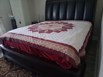 Juego de cuarto nesecita  venderce ante del ĺ