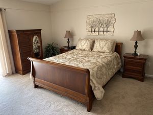 Photo Solid Wood Bedroom Set by Lexington