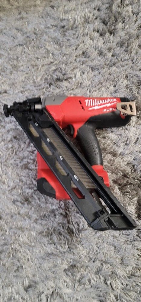 Milwaukee 15 GA Nail Gun